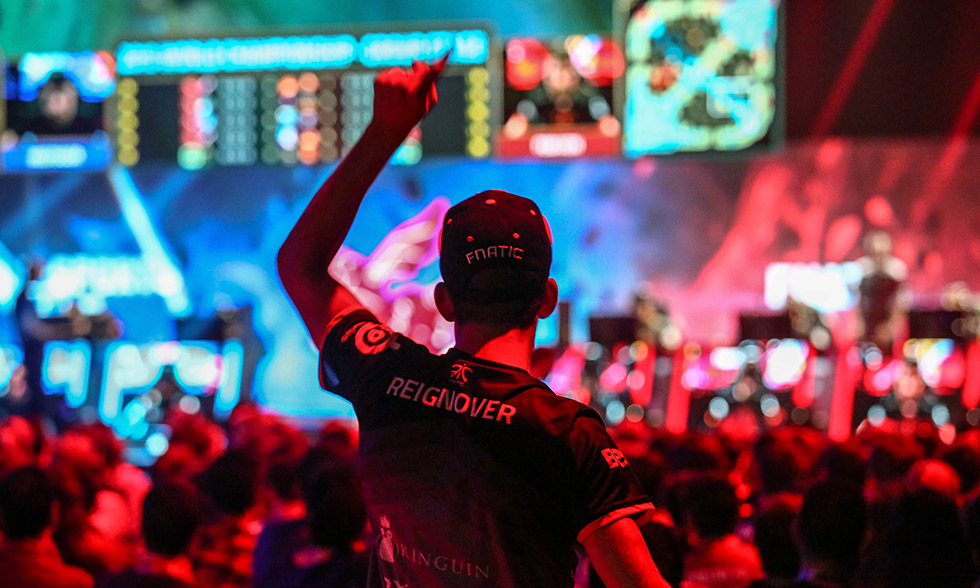 英雄联盟全球总决赛四川成都巅峰对决：冠军战队加冕电竞盛宴，电竞文化蓬勃绽放